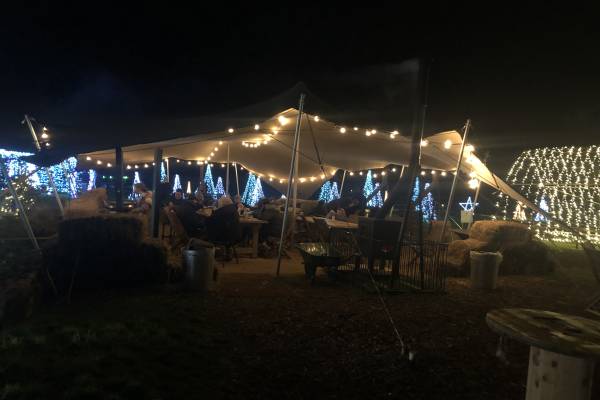 Illuminated stretch tent