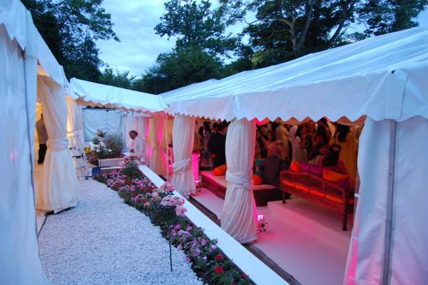 Walkway attaching two marquees on different levels