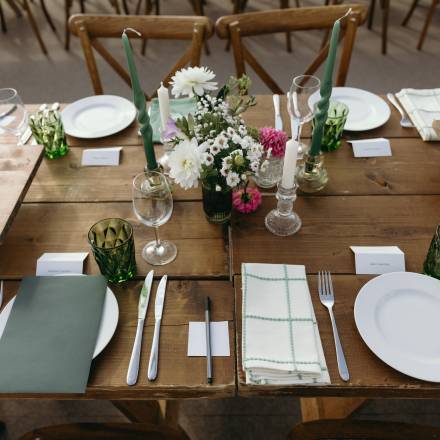 Simple rustic table decor