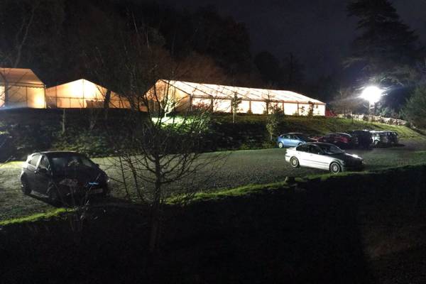 Transparent clearspan structure for a Christmas event