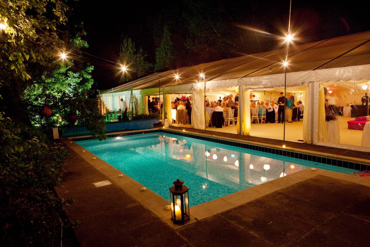 Clearspan structure alongside swimming pool