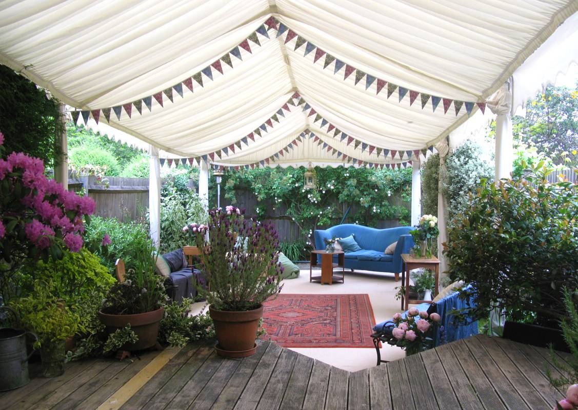 Art Deco styled marquee in narrow garden