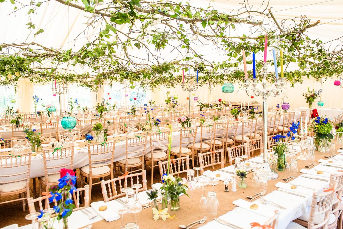 Rustic style with strings of leaves, hanging vases and gothic candlesticks