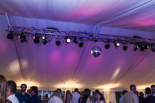 Lighting bar with colour filters at night
